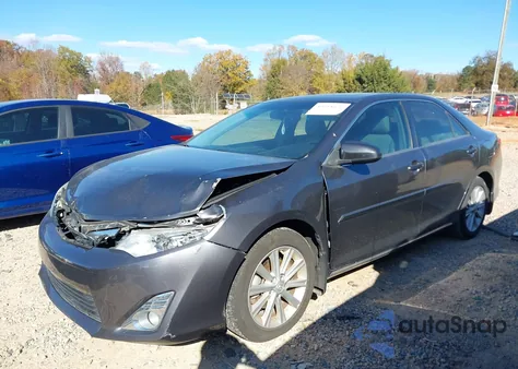 2013 Toyota Camry Xle z USA, uszkodzony, nr VIN 4T4BF1FK2DR323908